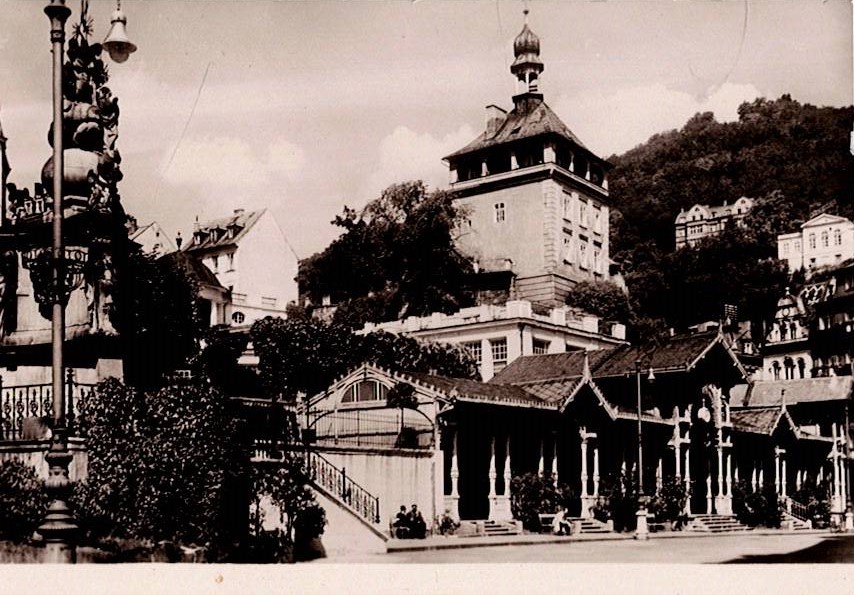 Karlovy Vary - ČSR. Tržiště. Městská věž a Tržní kolonáda