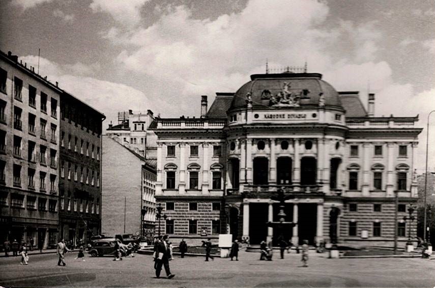 Bratislava - Hviezdoslavovo námestiae, Národné divadlo